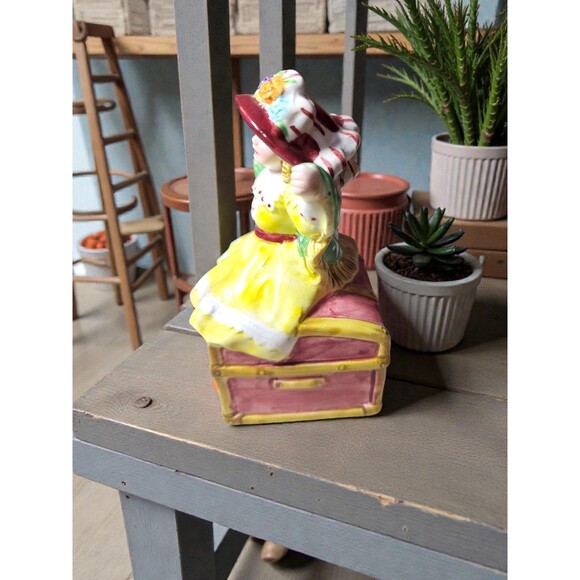 1995 Lefton Music Box Girl on Trunk Hello Dolly w/ Box - Picture 4 of 7